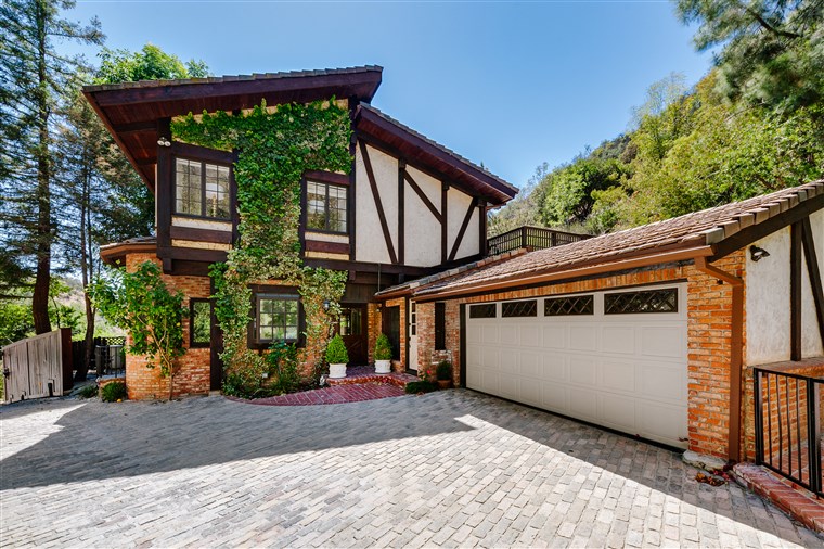 シェール's Beverly Hills house for sale