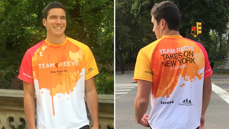 의지 Reeve wears the Team Reeve shirt