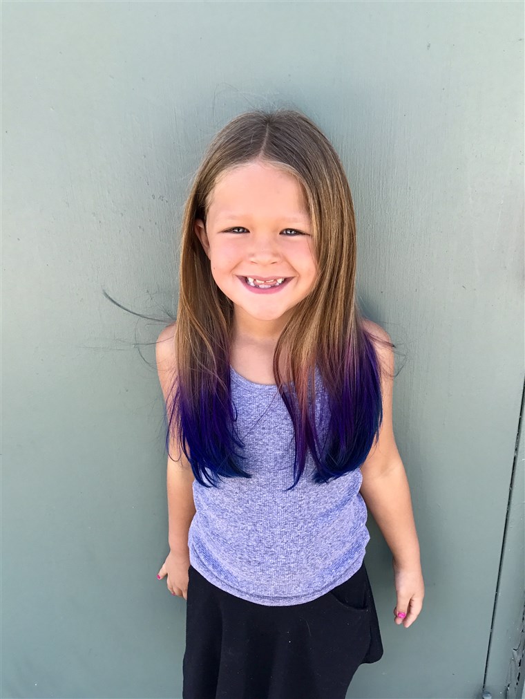 오늘 Contributor Terri Peters allowed her daughter, Kennedy, 6, to have her hair colored at the start of summer vacation.