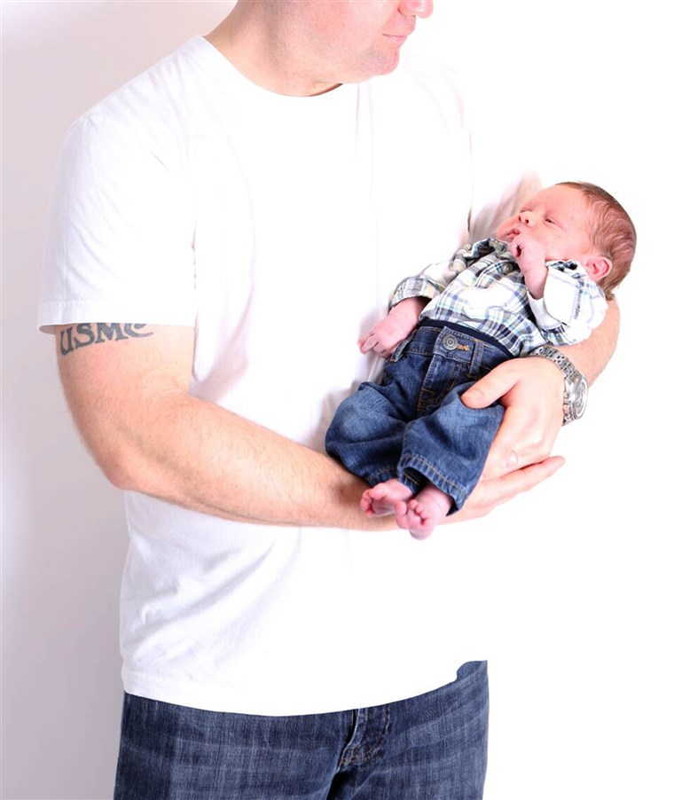 데니스 Cosgrove holding baby Declan