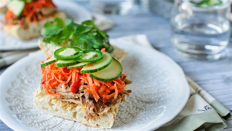 슬로우 쿠커 bánh mì (Vietnamese sandwiches)