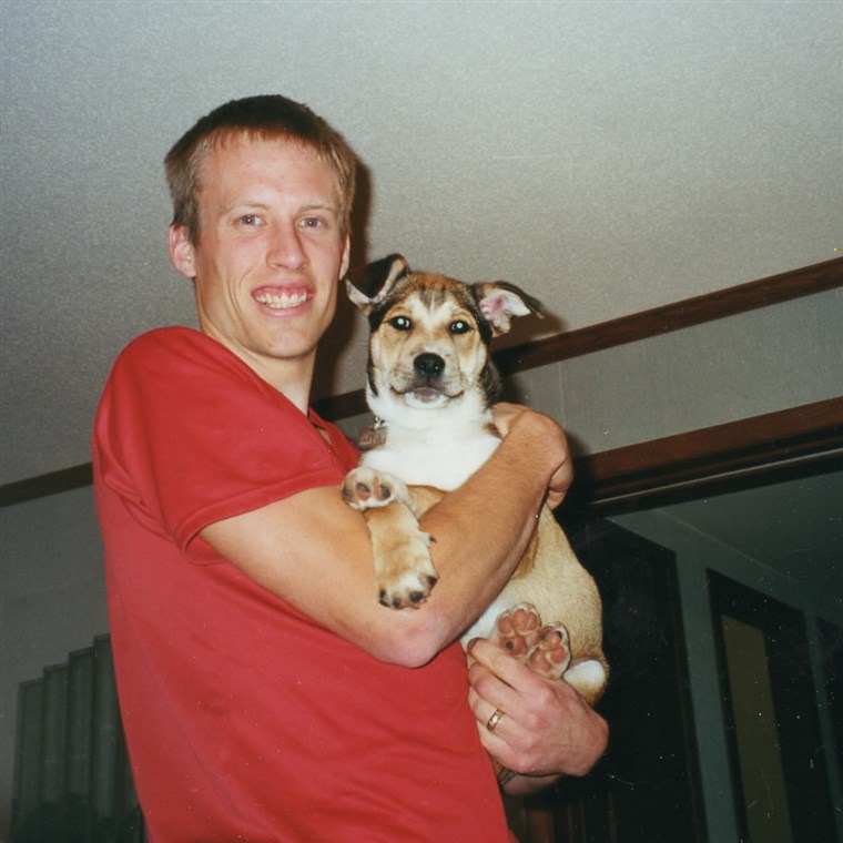 ベン Moon met Denali at an animal shelter in November 1999.