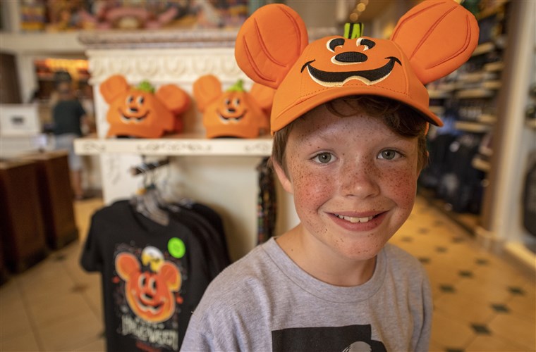 A partire dal light up trick-or-treat buckets to baseball hats, Miller says Mickey Mouse pumpkins play a large role in the 2023 Halloween merchandise line.