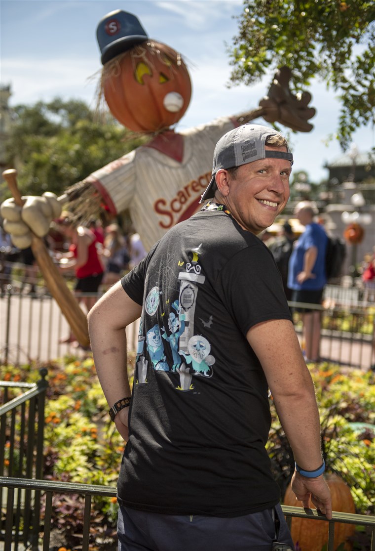 그만큼 ghosts of Disney's iconic Haunted Mansion attraction adorn much of the newly released Halloween merchandise at Walt Disney World.