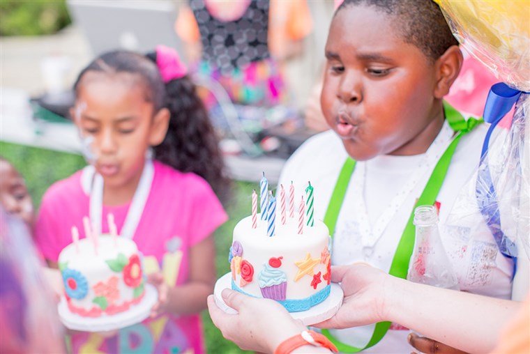 senza casa children blow out their birthday candles in Dallas.