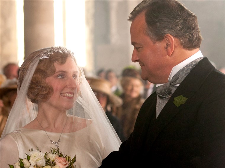 휴 Bonneville (Lord Grantham) prepares to give away daughter Edith (Laura Carmichael) at her short-lived wedding.