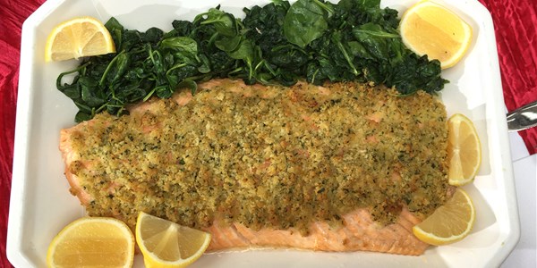 Cepat and Easy Lemon-Crusted Salmon with Garlic Spinach