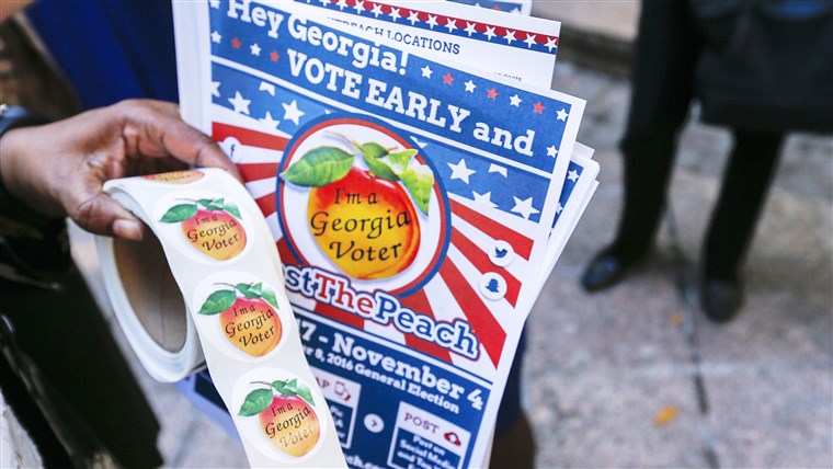 アン election official hands out stickers
