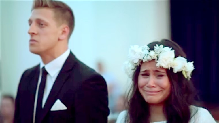 Pernikahan couple react emotionally to Maori haka dance being performed.