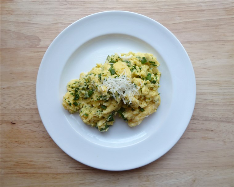Strapazzate eggs with herbs and cheese