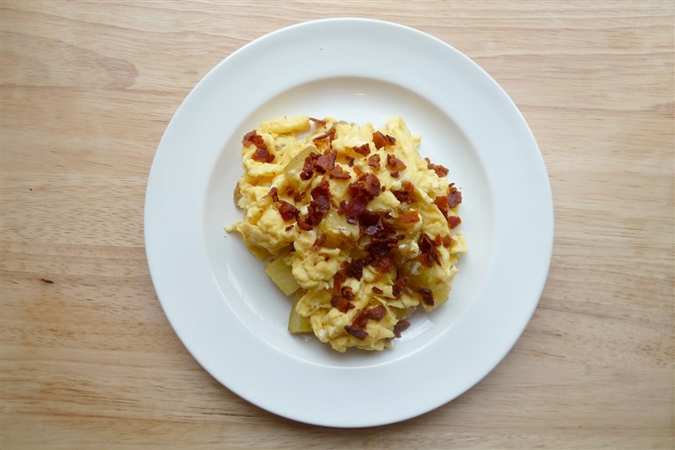 Strapazzate eggs with bacon and potato