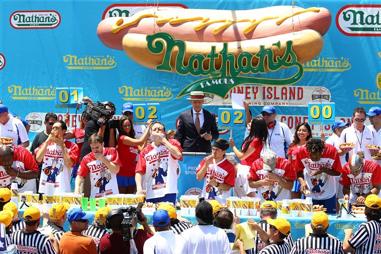 네이선's Famous Hot Dog Eating Contest on July 4th