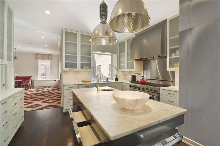 Penulis Jim Grant will have a large chef's kitchen to fuel his writing, after buying this Upper West Side condo for $9.15 million.