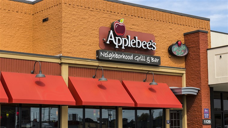 애플비's Neighborhood Grill and Bar Casual Restaurant. Applebee's is a subsidiary of DineEquity, Inc. V