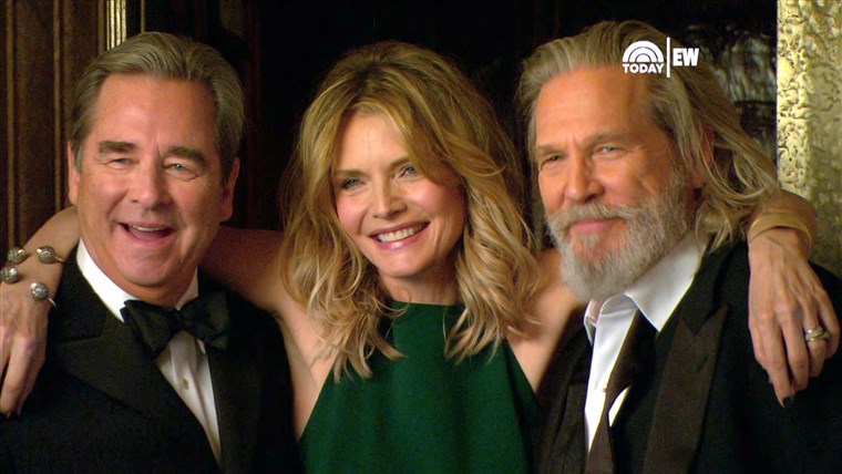 Gambar: Beau Bridges, Michelle Pfeiffer and Jeff Bridges.