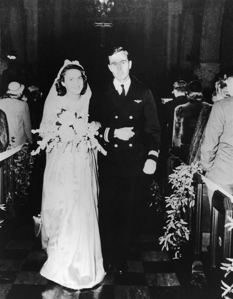 Gambar: Wedding of George and Barbara Bush