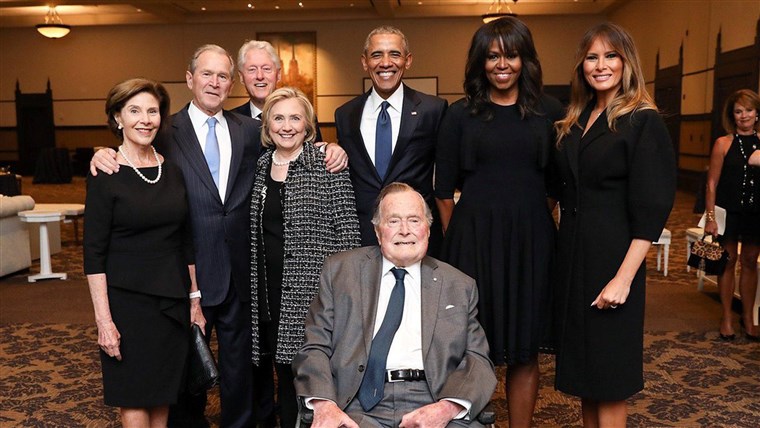 사진 of former U.S. Presidents and first ladies posing with Melania Trump at Barbara Bush's funeral