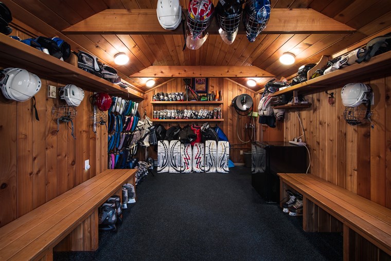 Connecticut estate with hockey rink hits the market