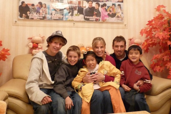Il Cunningham family on the day that daughter Cate was adopted from China.