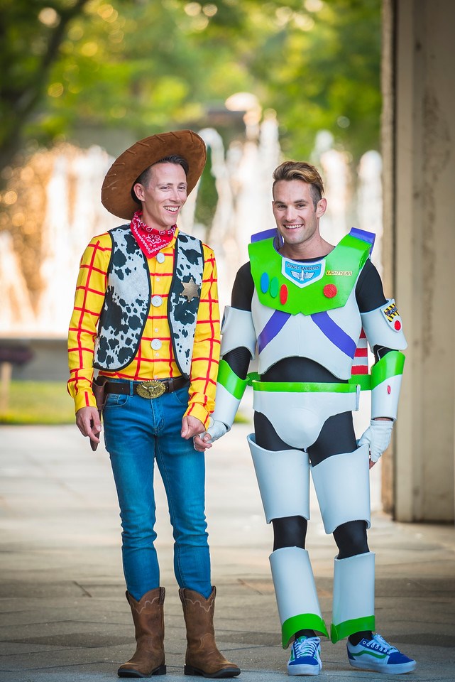 제이슨 Bitner and Garrett Smith channeled Woody and Buzz in costume ...