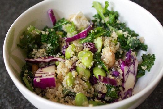 試す this delicious quinoa dish for a meatless protein punch.