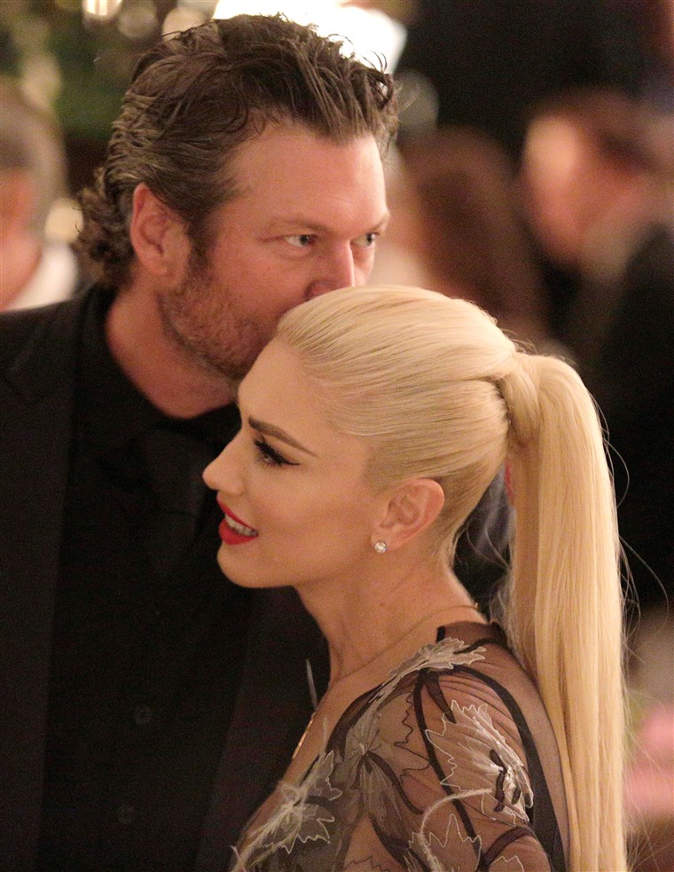Gwen Stefani receives a kiss from Blake Shelton during a State Dinner at the White House in Washington
