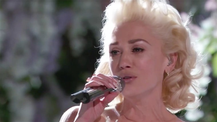 Gwen Stefani singing on 