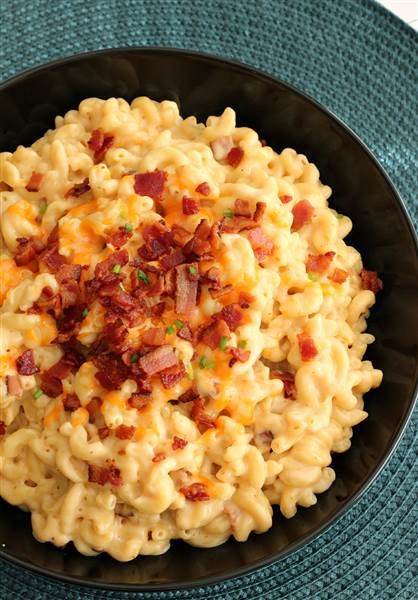 daging babi asap chipotle mac and cheese from The Recipe Rebel
