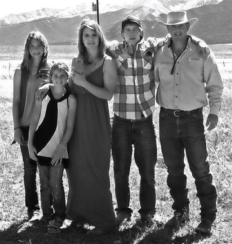 그레이시 Johnson, far left, and her family. Her mom, dad and sister, Kiowa-Rain, died in a rockslide in September.