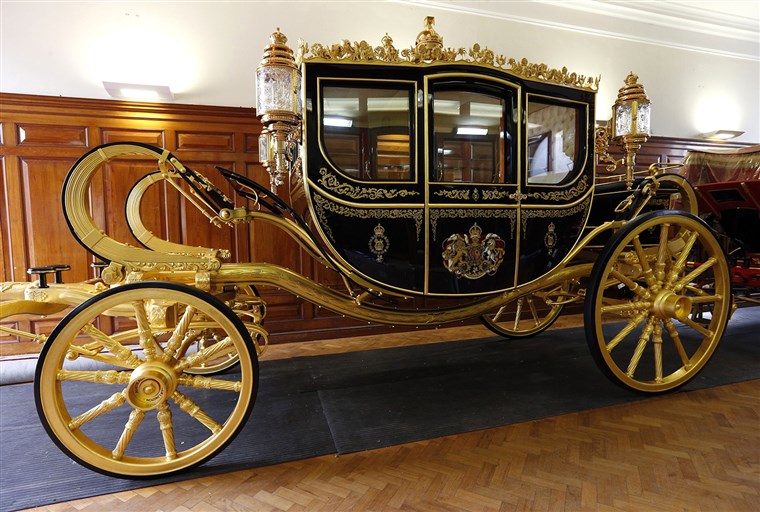 Il new Diamond Jubilee state coach which will be used by Queen Elizabeth II during the State Opening of Parliament on June 4.