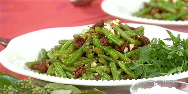 Croccante Green Beans with Sun-Dried Tomatoes