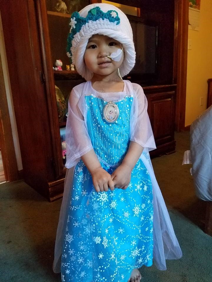 Sedikit Leena makes an adorable Princess Elsa!