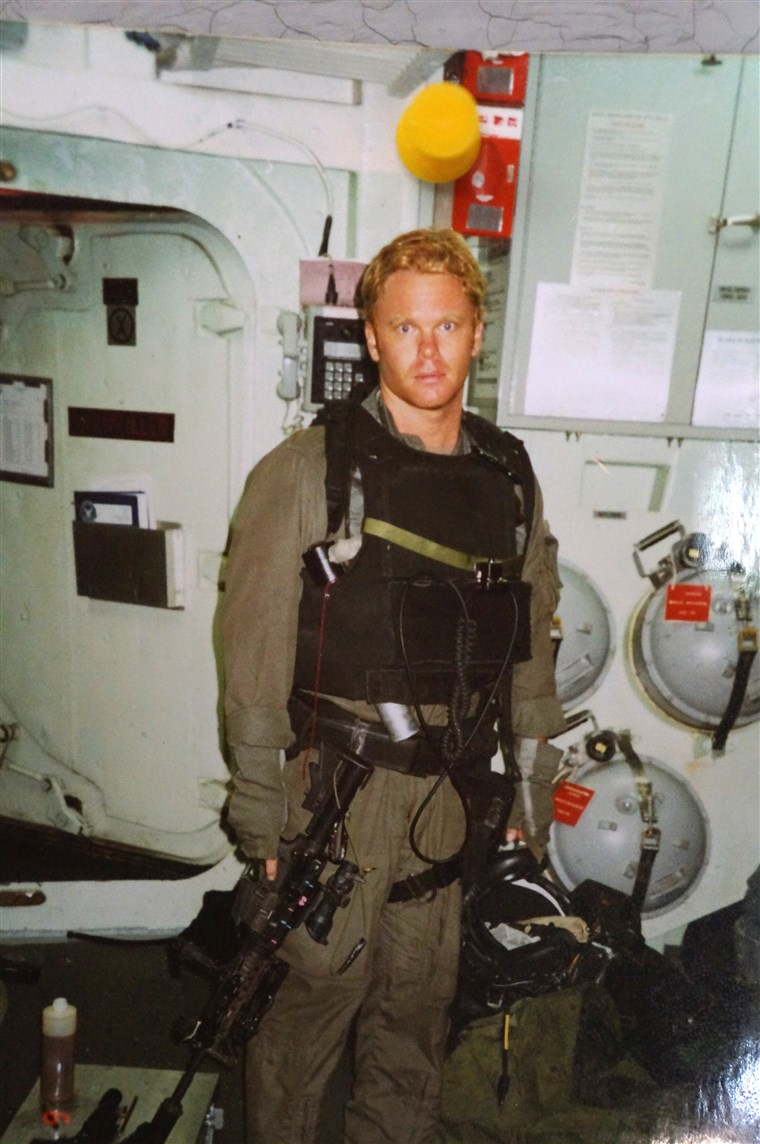 Angkatan laut SEAL sniper Eric Davis