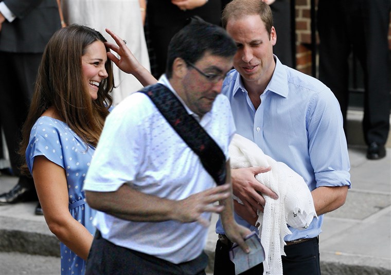 Itu Duke and Duchess of Cambridge try to show off their new baby to the world, and this guy has to go and get in the way. 