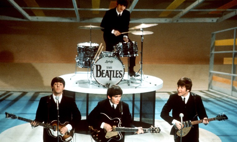 폴 McCartney, George Harrison and John Lennon. Ringo Starr
