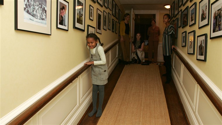 LIBBRE, Jenna, Barbara and GWB welcome Michelle Obama, her mother, Marian Robinson, and her children Malia and Sasha to a tour of the White House Tuesday, Nov. 18, 2008 in Washington, D.C.