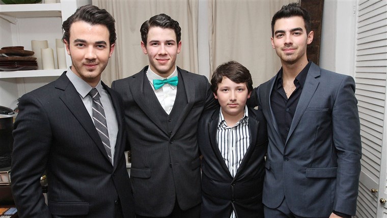 すべて the Jonas brothers