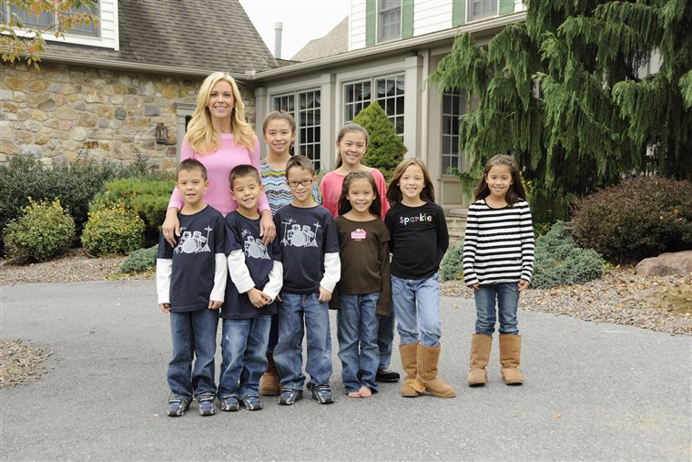 케이트 Gosselin sent her kids off to school