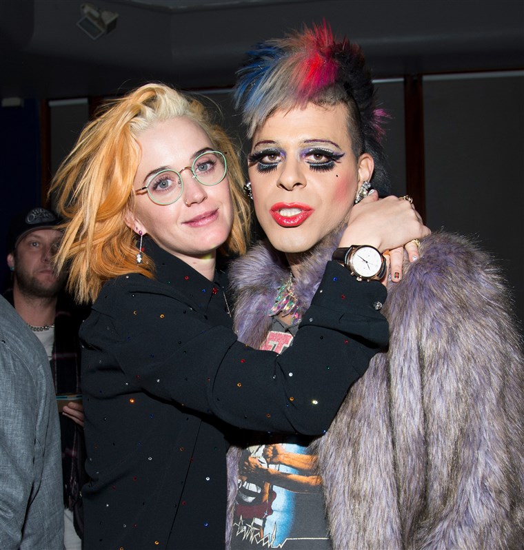 偽物 Ibrahim and singer Katy Perry attend Club Liz at Oscar's on January 14, 2017 in Palm Springs, California.