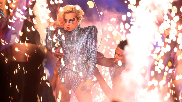 レディ Gaga performs during the Pepsi Zero Sugar Super Bowl 51 Halftime Show