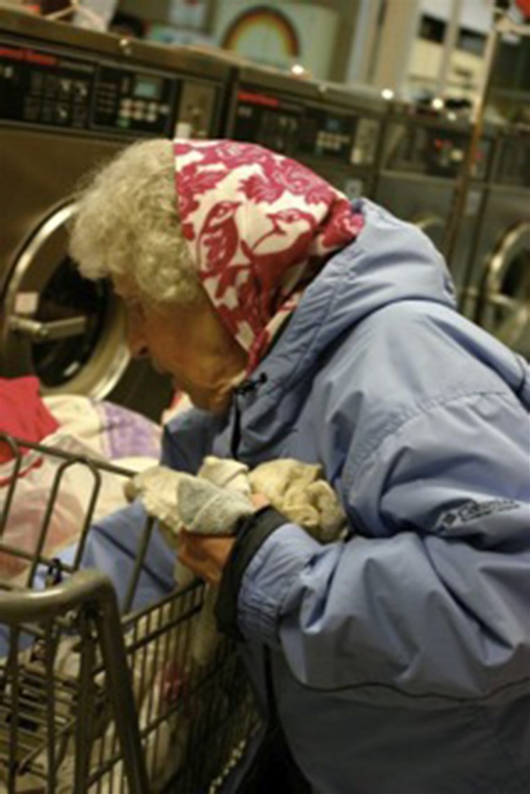 안 estimated 300,000 people have utitlized Laundry Love since the charity's inception in 2002.