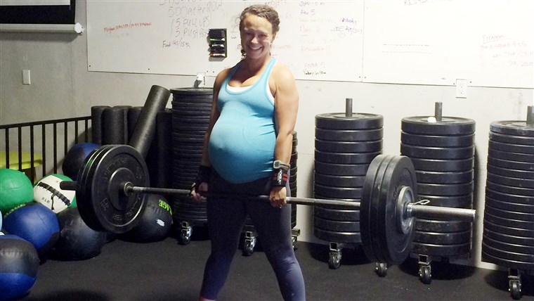 메간 Leatherman set personal records for weight-lifting at 40 weeks pregnant.