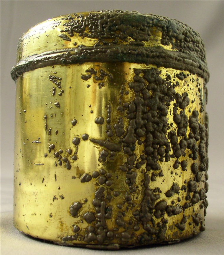 この brass shaving stick canister, which still contains its original shaving soap inside, is among the other Titanic items on display in Las Vegas. 