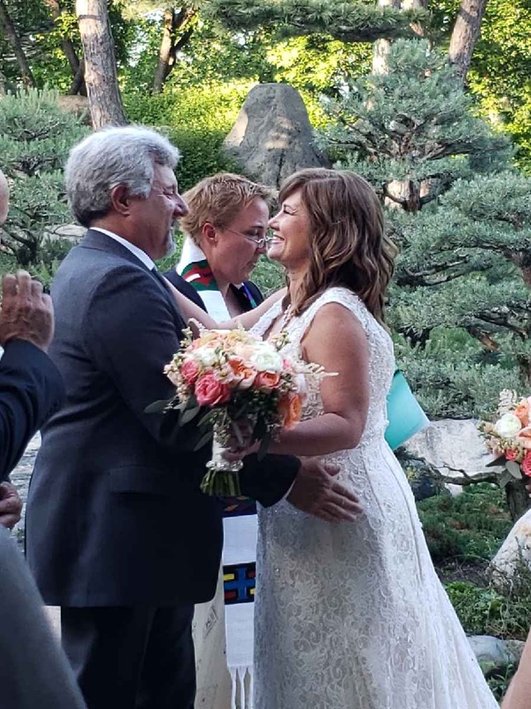 높은 school sweethearts reunite and marry 37 years later after making wedding pact