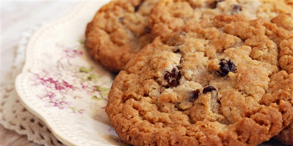 Salutare Oatmeal Raisin Cookies