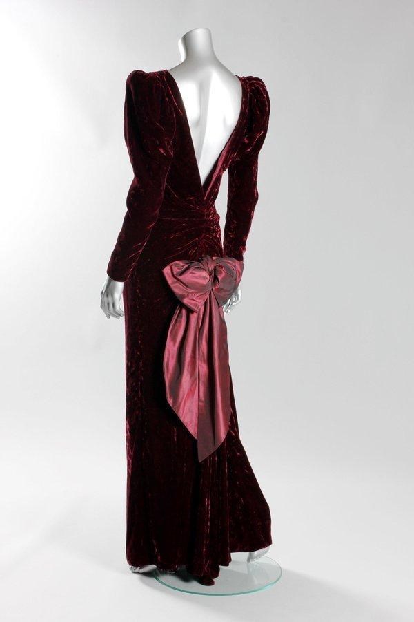 putri Diana wore this Catherine Walker burgundy crushed velvet evening gown during a state visit to Australia and to the film premiere of 