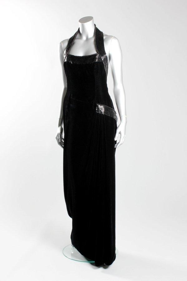 다이아나 wore this Catherine Walker black velvet and beaded evening gown for the Vanity Fair photo-shoot at Kensington Palace in 1997. It sold Tuesday for $163,000.