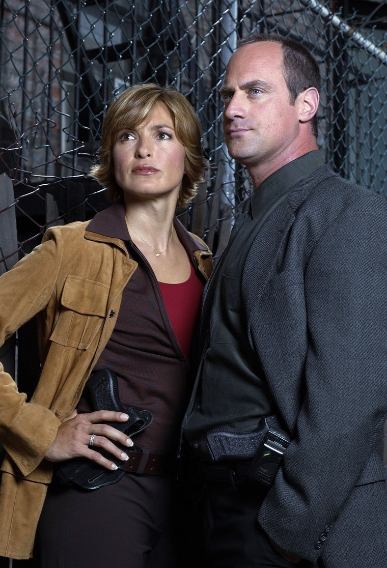 HUKUM & ORDER: SPECIAL VICTIMS UNIT -- Season 5 -- Pictured: (l-r) Mariska Hargitay as Detective Olivia Benson, Christopher Meloni as Detective Elliot Stabler