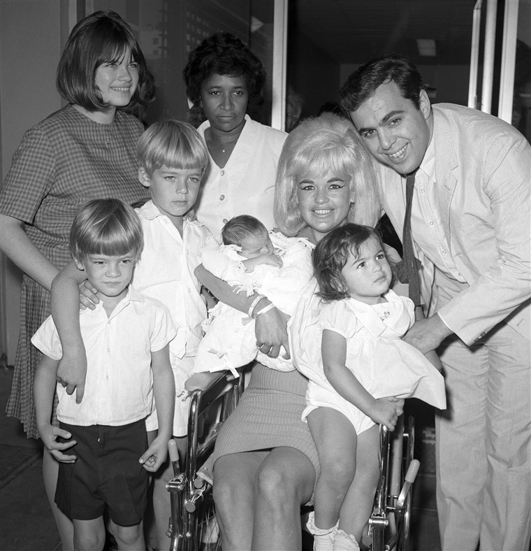 Potret of Performer Jayne Mansfield With Her Immediate Family