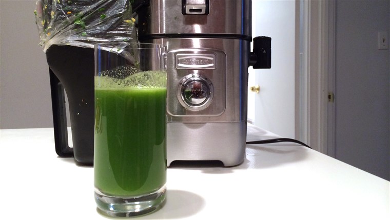 마사 Stewart swears by this green juice in the morning.